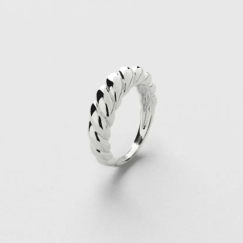 Safira Twisted Ring