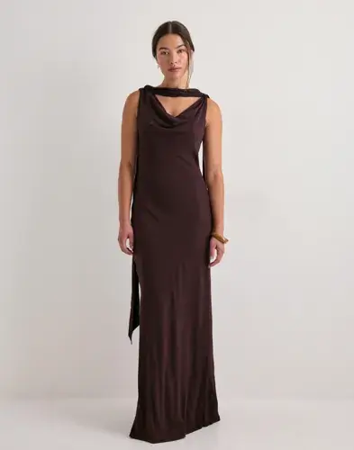 Malina Malina - Brun - Vida Cowl Neck Scarf Maxi Dres
