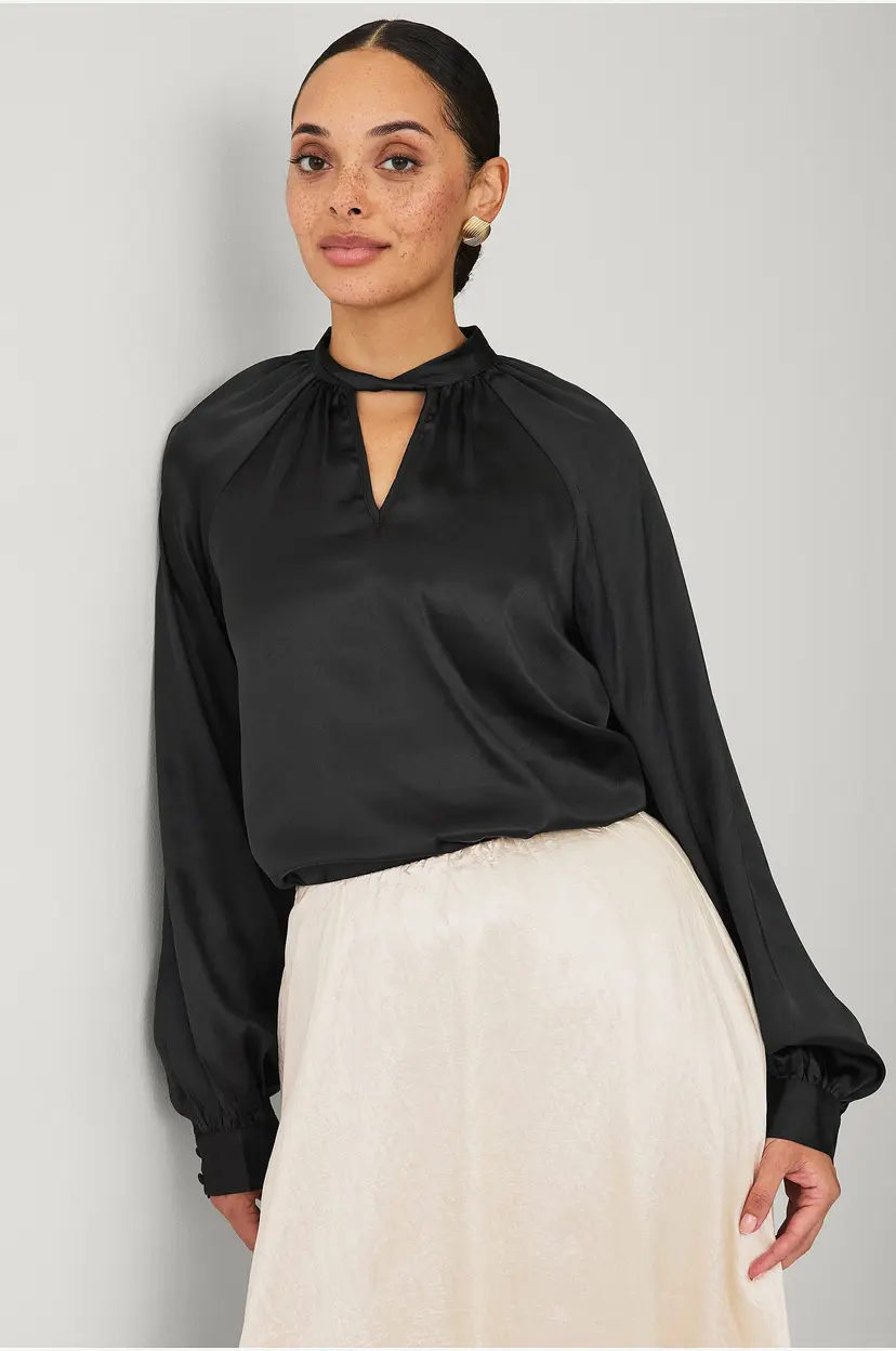 Ellos Collection Bluse i sateng - Svart