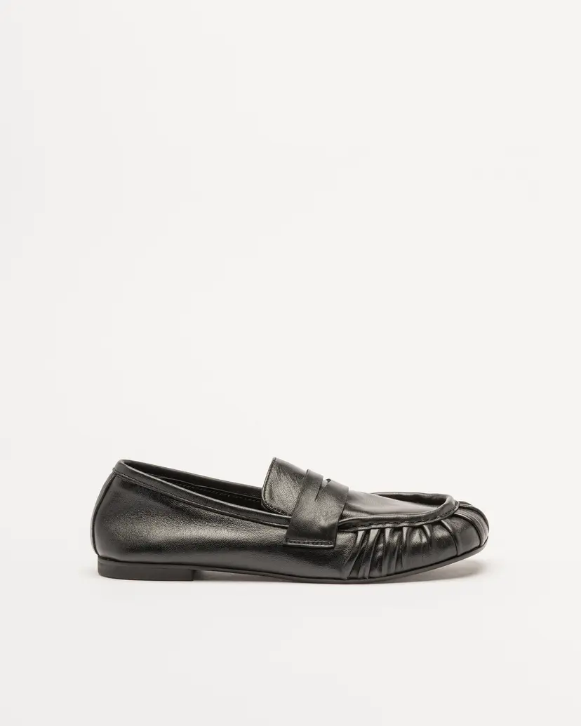 The Lab.yrinth The Lab.yrinth ILARY 2629 Black Moccasins
