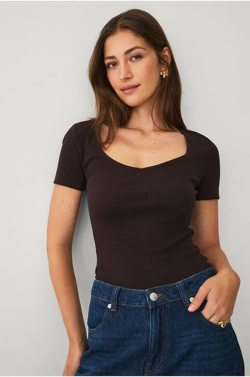Ellos Collection Topp med hjerteformet hals - Brun