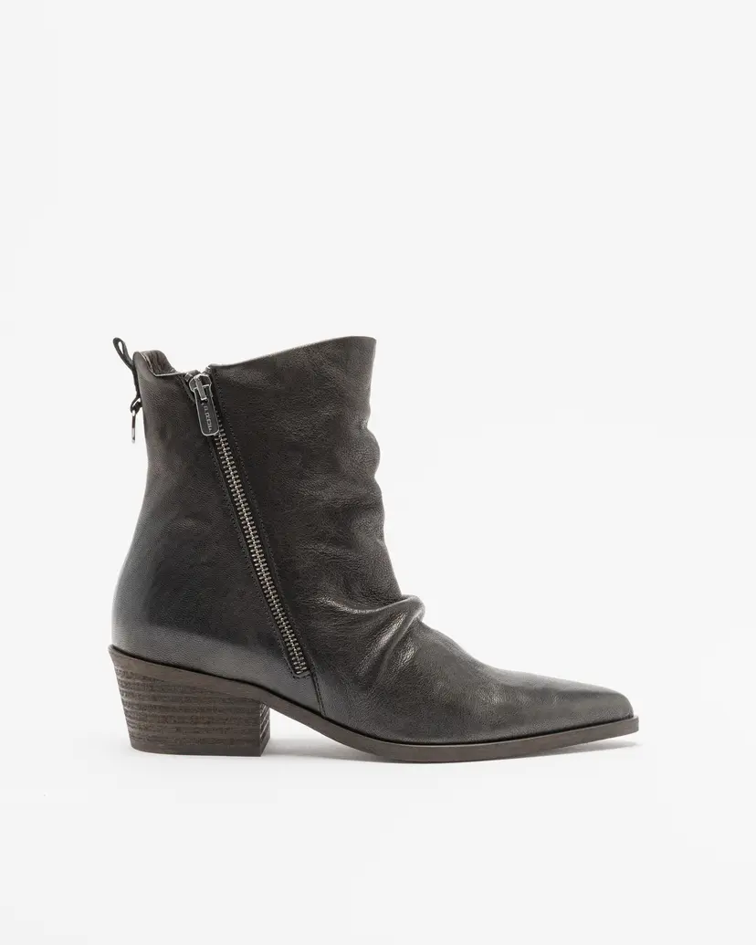 PROF PROF P-181 Black Ankle Boots