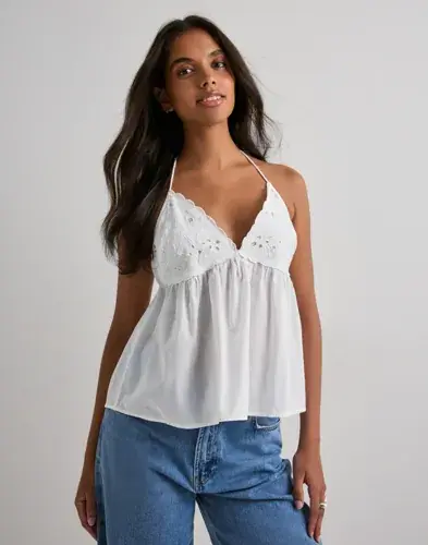 Nelly Nelly - Hvit - Embroidered Upper Top