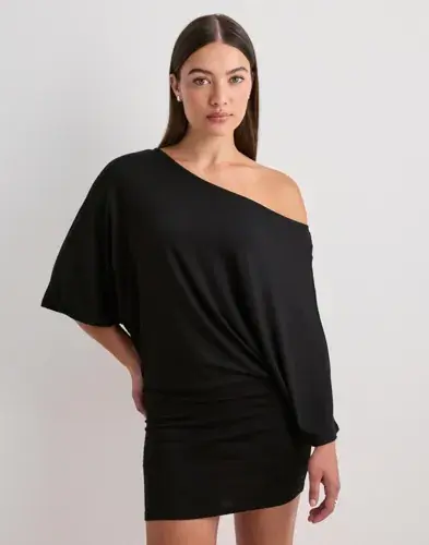 Nelly Nelly - Svart - Perfect Poncho Dress