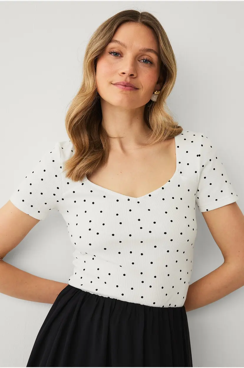 Ellos Collection Topp med hjerteformet hals - Hvit