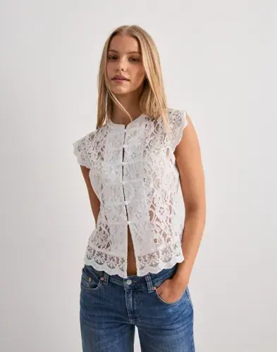 Nelly Nelly - Hvit - Buttoned Full Lace Top