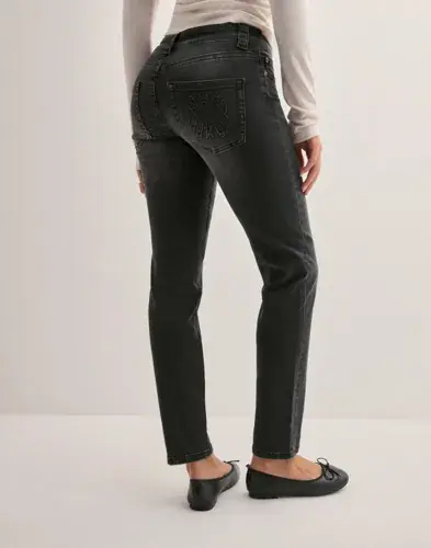 Nelly Nelly - Svart - Low Waist Slim Jeans