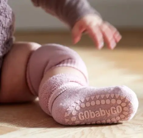 Go Baby Go Antiskli krabbesokker i bomull Dusty Rose