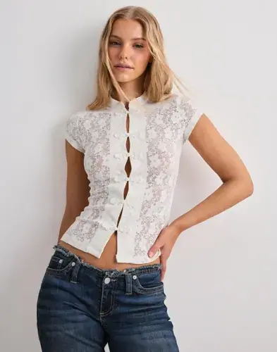 Nelly Nelly - Hvit - Decor Button Lace Top