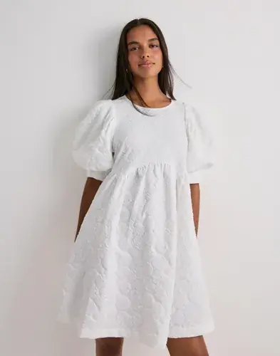 Pieces Pieces - Hvit - Pcabba 2/4 Short Dress Wvn D2D