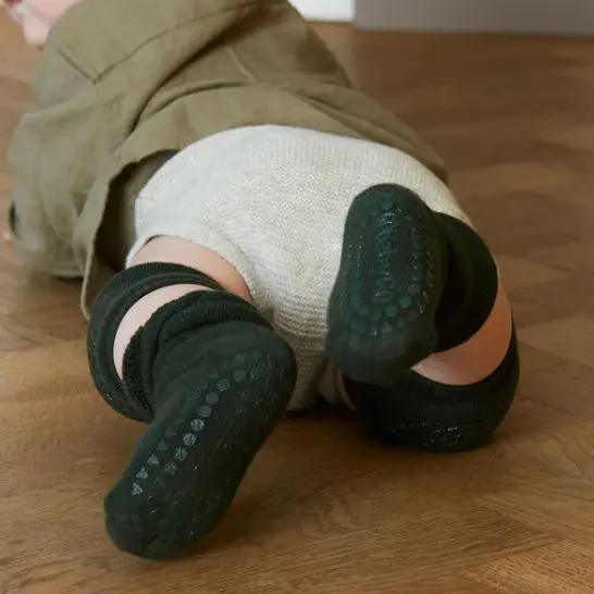 Go Baby Go Antiskli krabbesokker i bomull Forrest Green