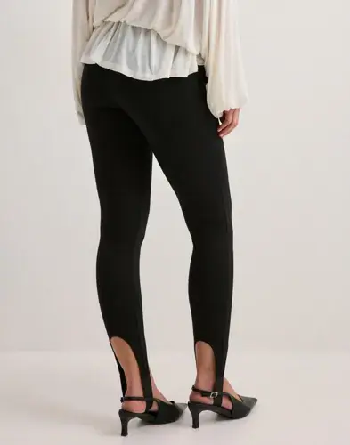 Nelly Nelly - Svart - Stirrup Leggings