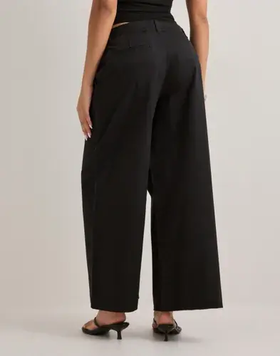 Vero Moda Vero Moda - Svart - Awvana Mw Wide Ankle Pant Noos