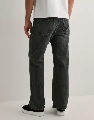 Jack & Jones Jack & Jones Jjitoby Jjcooper Am 968 Ln Straight leg jeans Svart