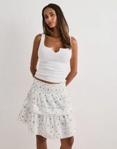 Neo Noir Neo Noir - Hvit - Kenia Flower Dobby Skirt
