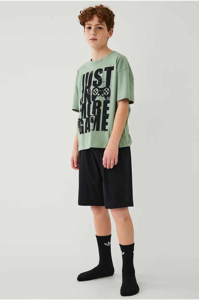 Ellos Collection Pysjsett med t-skjorte og en shorts - Grønn
