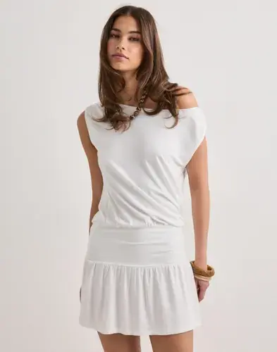 Nelly Nelly - Hvit - Soft Shoulder Mini Dress