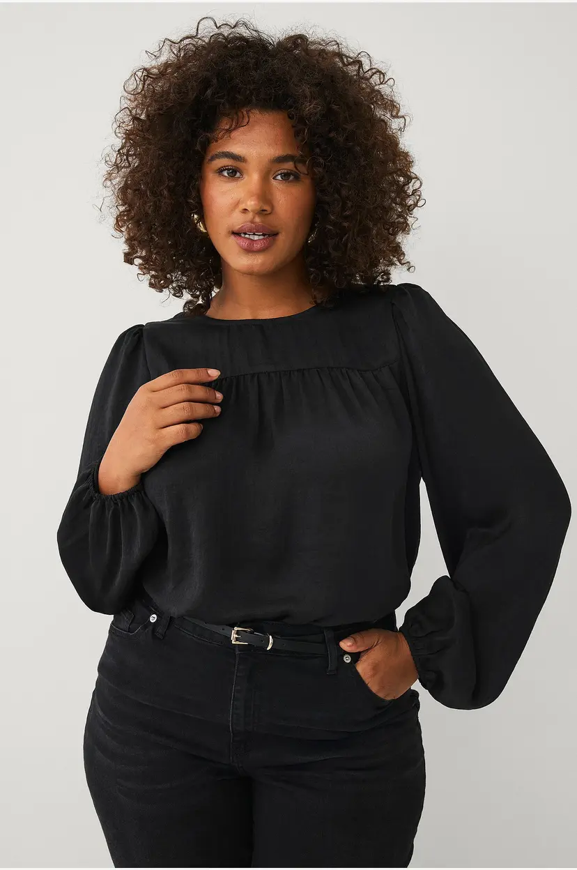 Ellos Plus collection Bluse med ballongermer - Svart