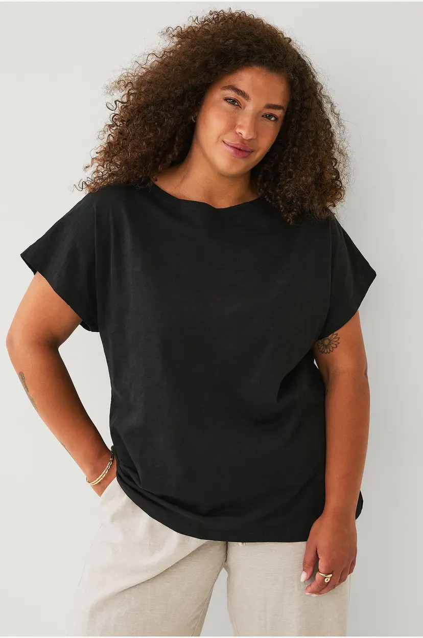 Ellos Plus collection Topp med kort erme - Svart