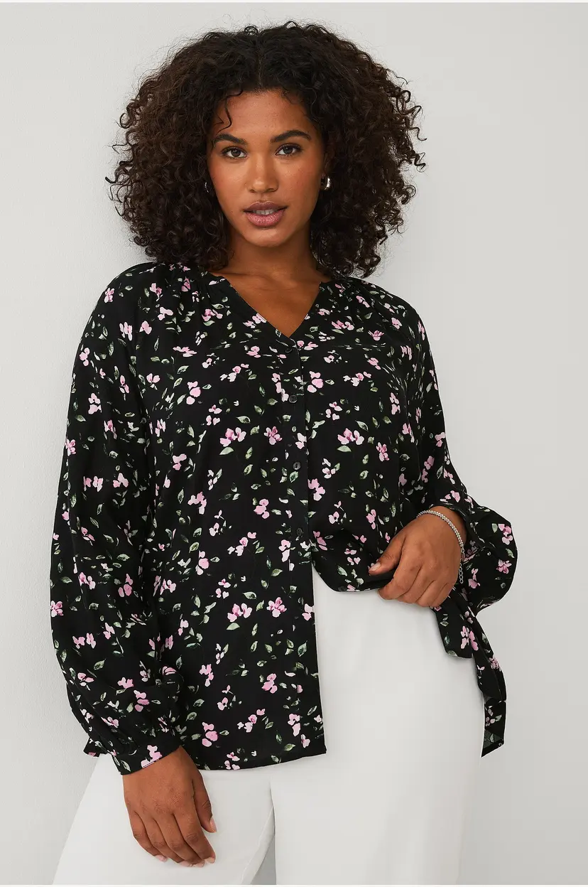 Ellos Plus collection Bluse med puffermer - Svart