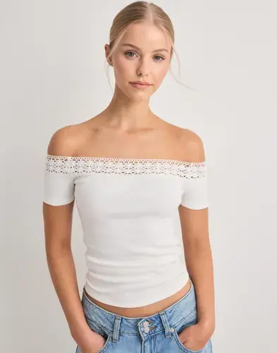 Nelly Nelly - Hvit - Crochet Shoulder Top