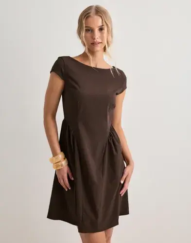 Vero Moda Vero Moda - Brun - Vmnadi Cap Short Dress Jrs Exp