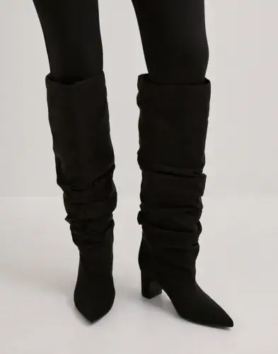 Nelly Nelly - Svart - Scrunch Pointy Block Boot