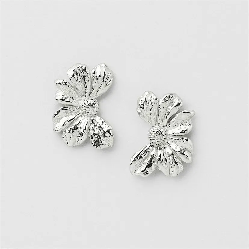 Safira Cosmos Flower Studs (M)