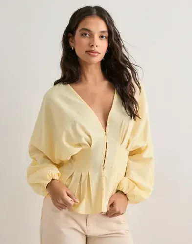 Nelly Nelly - Gul - Button Pleat Blouse